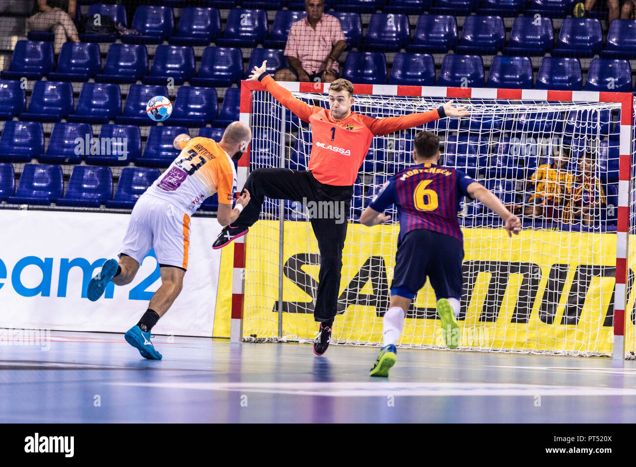 October 6, 2018 - Gonzalo Perez de Vargas Moreno, #1 of FC Barcelona Lassa in actions during VELUX EHF Champions League match between Fc Barcelona Lassa and Montpellier HB on October 06, 2018 at Palau Blaugrana, in Barcelona, Spain. Credit: AFP7/ZUMA Wire/Alamy Live News Stock Photo