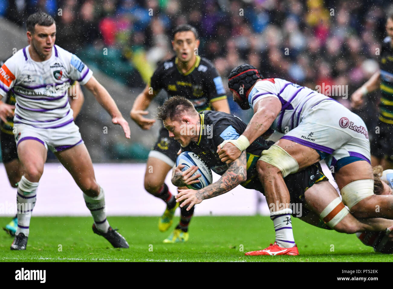 London, UK. 6th Oct 2018. Teimana Harrison of Northampton Saints is tackled by during Gallagher Premiership match between Northampton Saints and Leicester Tigers in Aid of Rob Horne at Twickenham Stadium on Saturday, 06 October 2018. LONDON ENGLAND.  (Editorial use only, license required for commercial use. No use in betting, games or a single club/league/player publications.) Credit: Taka Wu/Alamy Live News Stock Photo