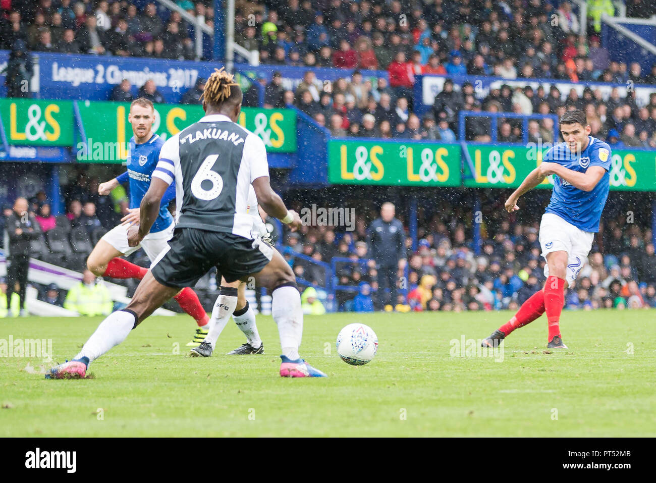 Portsmouth, UK. 6th Oct 2018. Gareth Evans of Portsmouth shoots during the EFL Sky Bet League 1 match between Portsmouth and Gillingham at Fratton Park, Portsmouth, England on 6 October 2018. Photo by Simon Carlton.  Editorial use only, license required for commercial use. No use in betting, games or a single club/league/player publications. Credit: UK Sports Pics Ltd/Alamy Live News Stock Photo