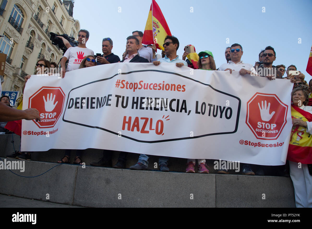 October 6, 2018 - Madrid, Spain - Protesters are seen holding a banner during the protest..Millions of people with Spanish constitutional and Falangist flags demonstrated in Madrid against the Spanish government of Pedro Sanchez, for the unity of the country and against the inheritance tax. The demonstration stated at the Plaza de ColÃ³n to the Congress of Deputies. (Credit Image: © Lito Lizana/SOPA Images via ZUMA Wire) Stock Photo