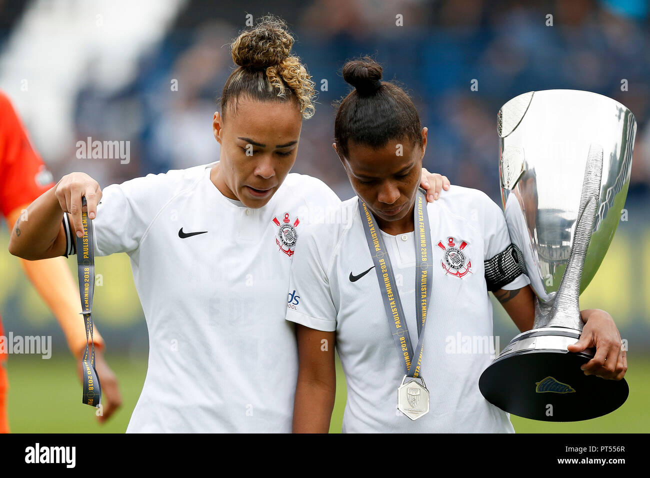 Sao Paulo Sp 06 10 18 Corinthians X Santos Grazi Carries The Cup Of Vice Champion Paulista