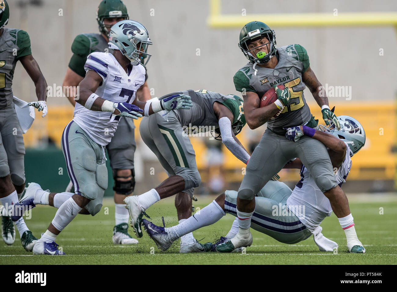 Waco, Texas, USA. 6th Oct, 2018. Baylor Bears running back Trestan Ebner (25) struggles for positive yardage during the NCAA football game between the Kansas State Wildcats and the Baylor Bears at McLane Stadium in Waco, Texas. Baylor defeated Kansas State 37-34. Prentice C. James/CSM/Alamy Live News Stock Photo