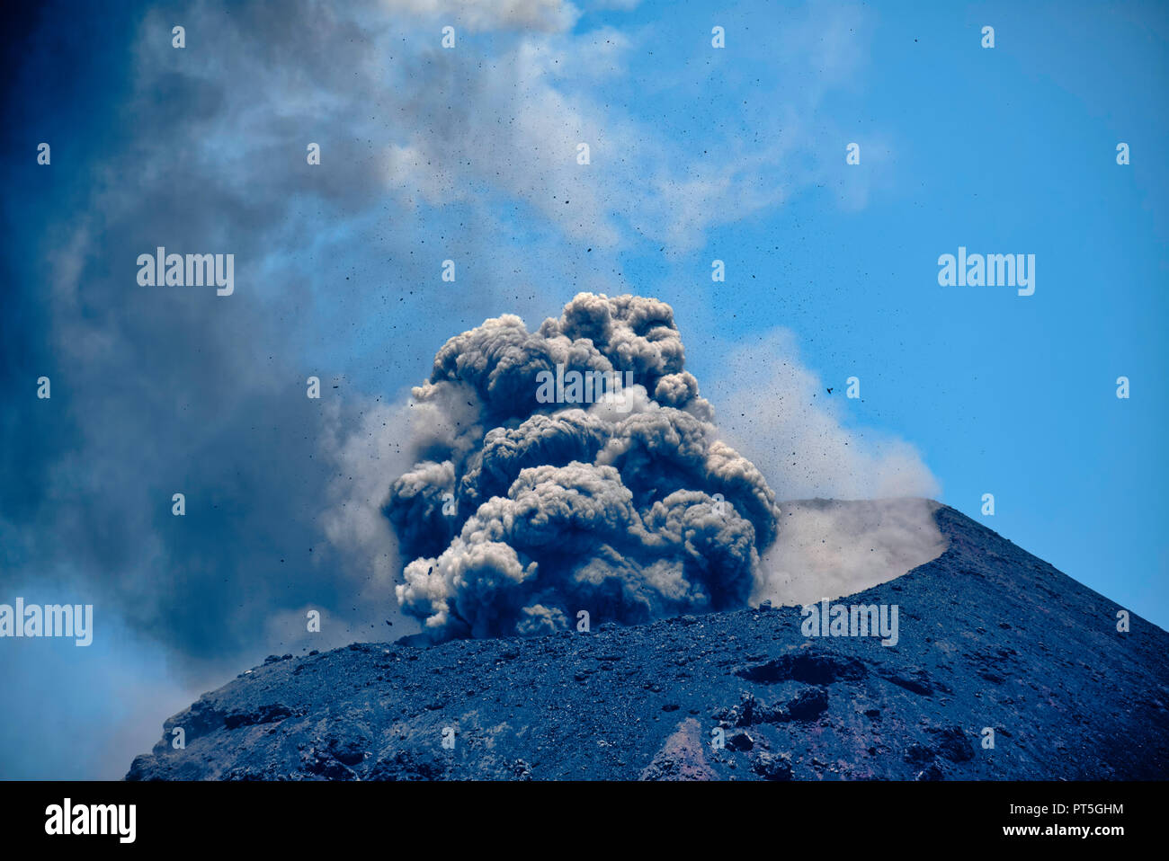 Krakatoa Eruption High Resolution Stock Photography and Images Alamy