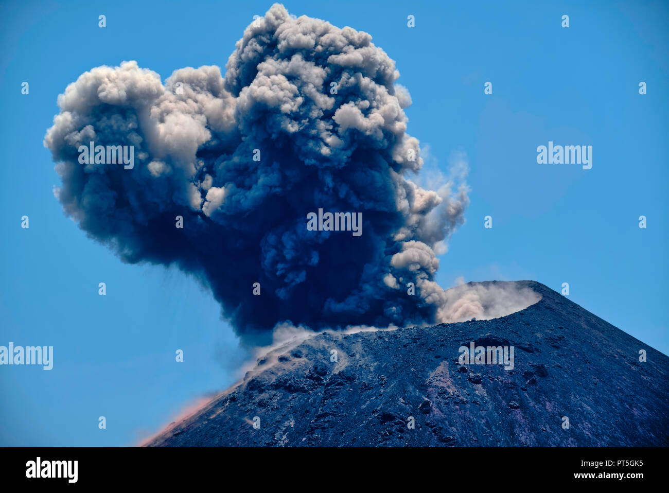 Anak krakatau volcano erupting hi-res stock photography and images - Alamy