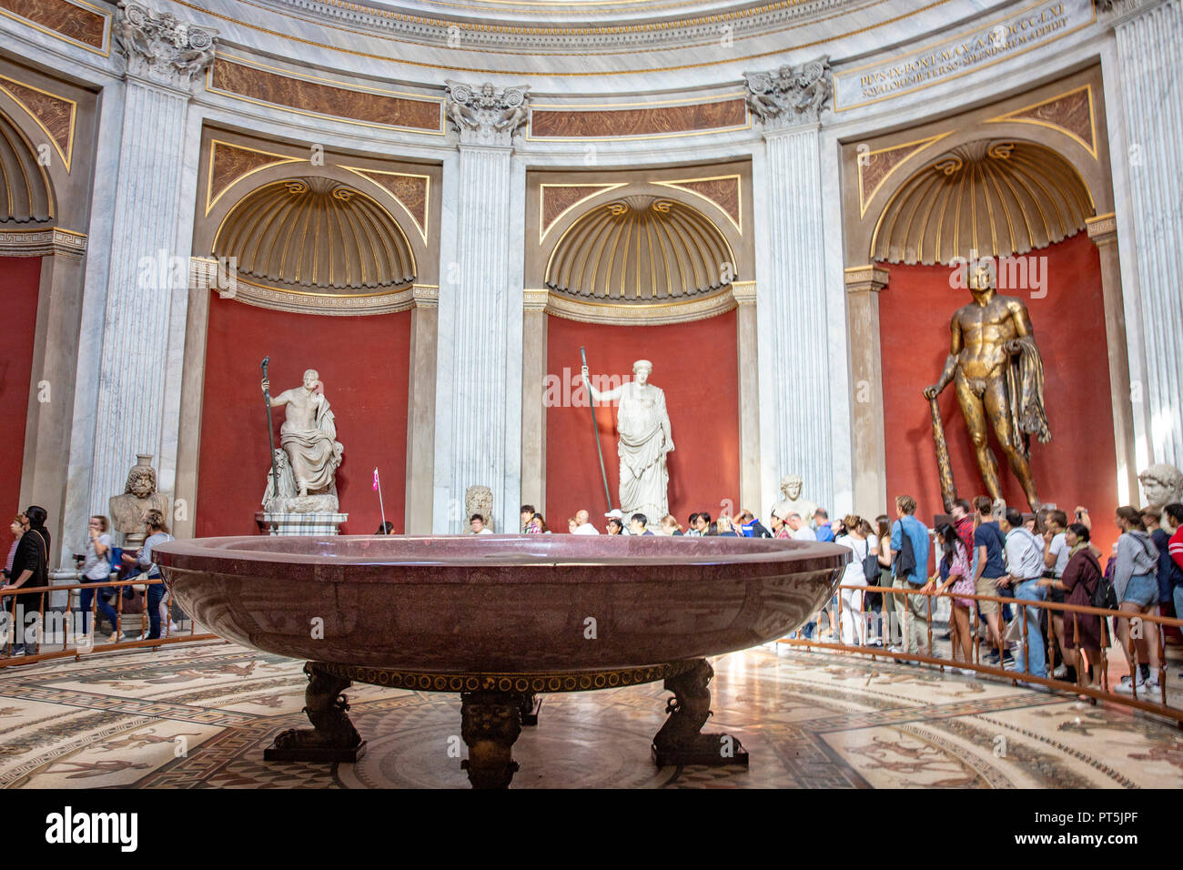 Round room in vatican museum hires stock photography and images Alamy