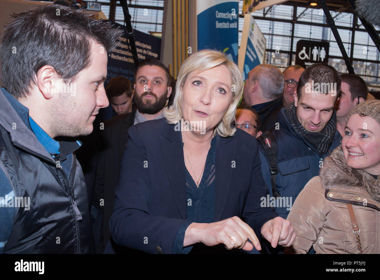 En image , Marine Le Pen au Salon de l'agriculture .  Date , le 28/02/2018  Paris: Marine Le Pen at the 2018 Agricultural Show Stock Photo