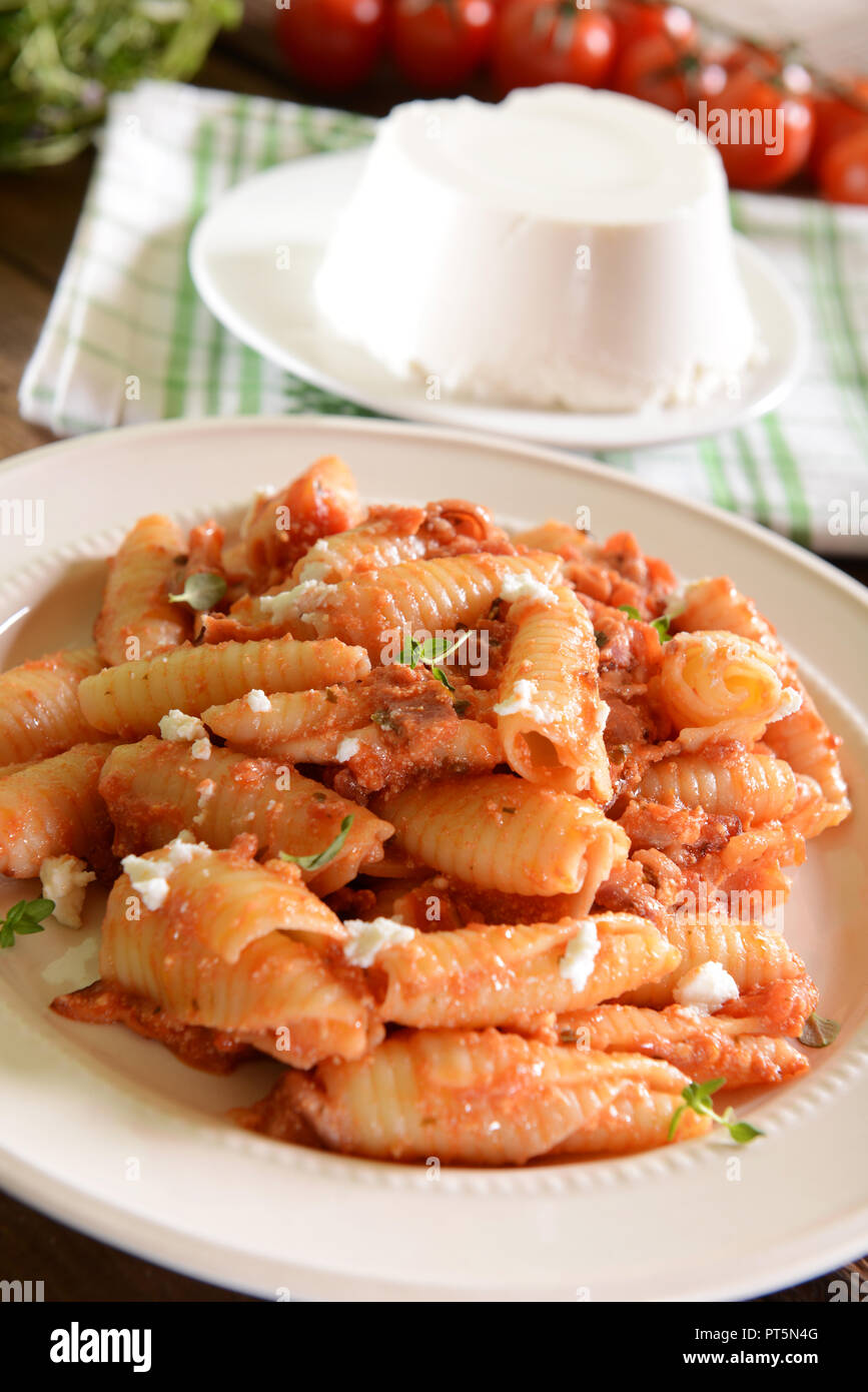 Pasta with ricotta sauce, tomatoes and ham Stock Photo Alamy