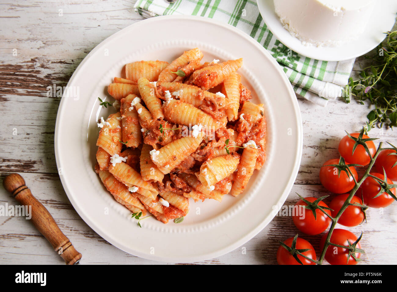 Pasta with ricotta sauce, tomatoes and ham Stock Photo Alamy