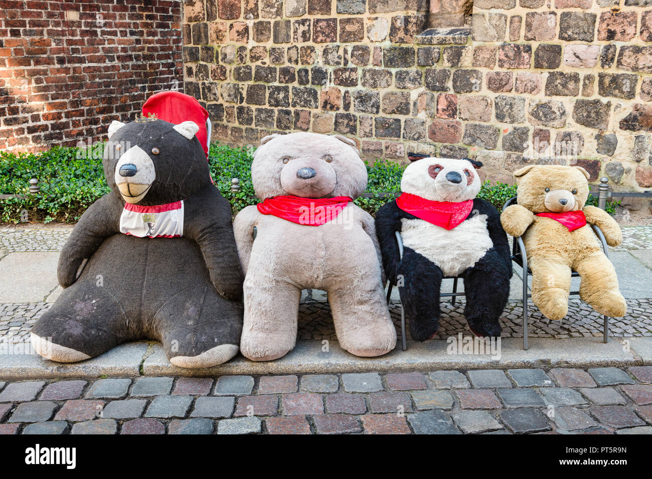 A line of well loved Teddy Bears brighten up a street in Nikolaiviertel Nicholas' Quarter, the old centre of Berlin, Germany. Stock Photo