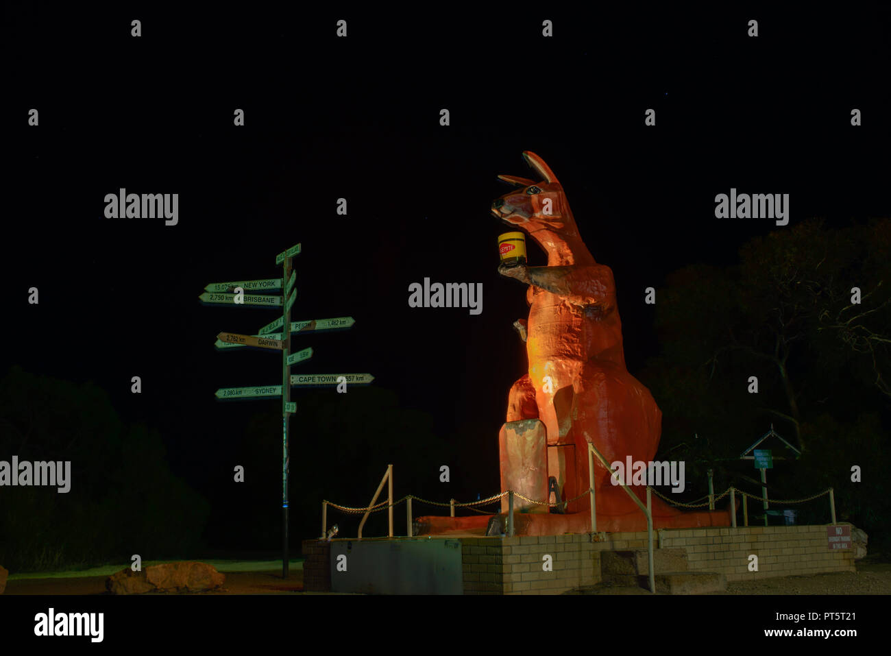 Kangaroo statue australia hires stock photography and images Alamy