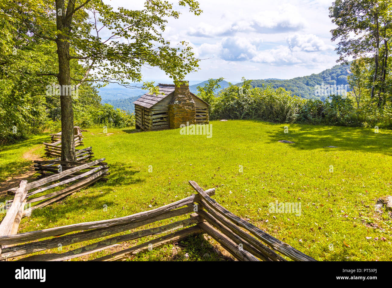 Historic Trail’s Cabin built in the 1890s at milepost 158 on the Blue Ridge Parkway in Virginia in the United States Stock Photo