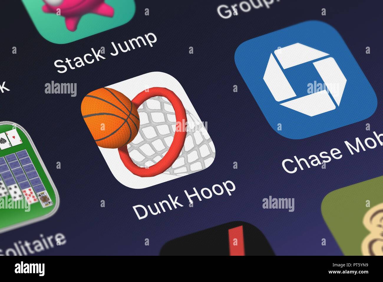 London, United Kingdom - October 06, 2018: The Dunk Hoop mobile app from Ketchapp on an iPhone screen. Stock Photo