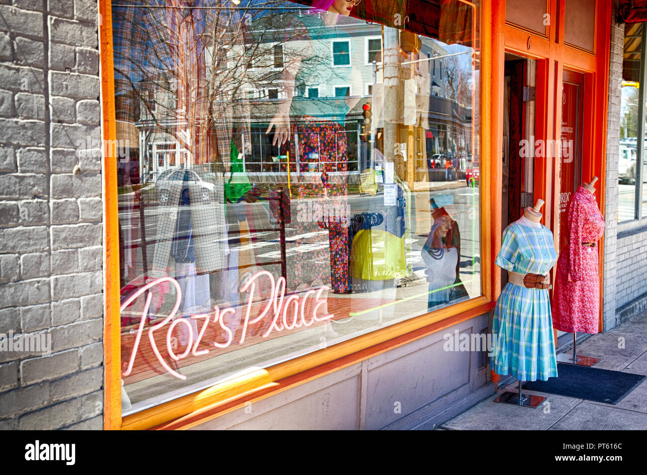 Reflection store window hires stock photography and images Alamy