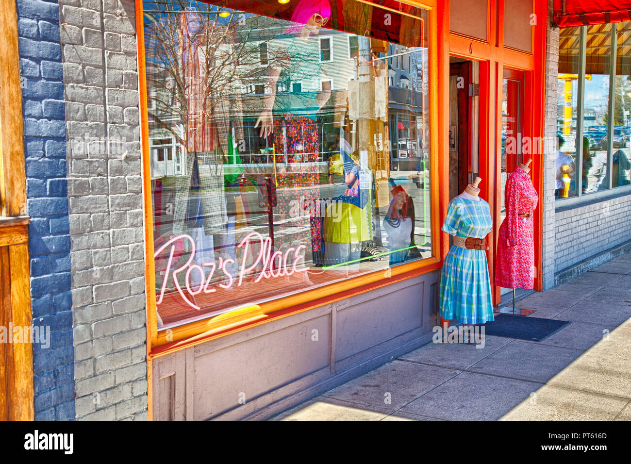 Reflection store window hires stock photography and images Alamy