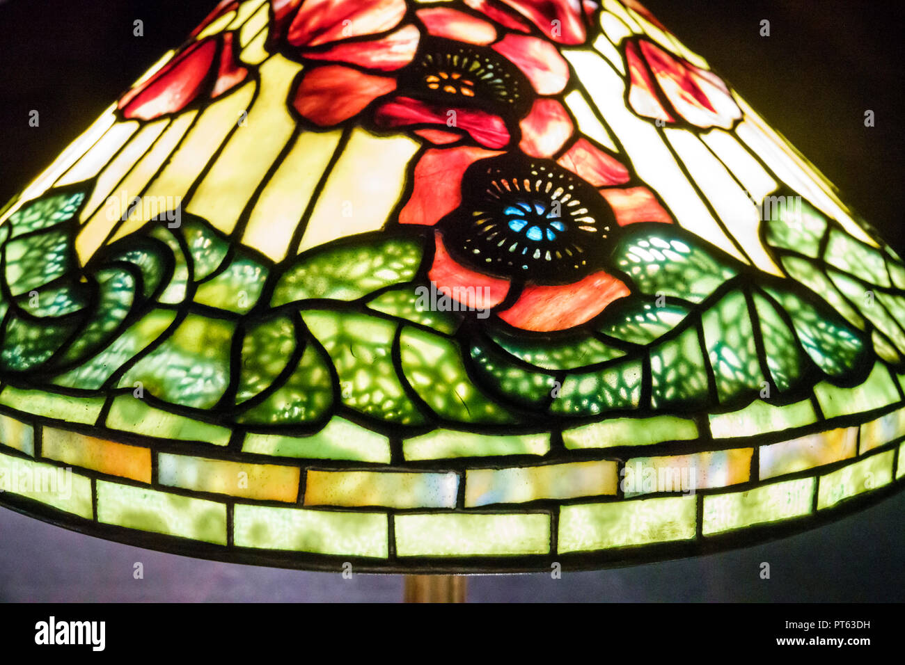 St. Saint Petersburg Florida,Museum of Fine Arts,interior inside,Tiffany Studio Poppy Lamp 1906 leaded stained glass bronze,lampshade detail,FL1807311 Stock Photo