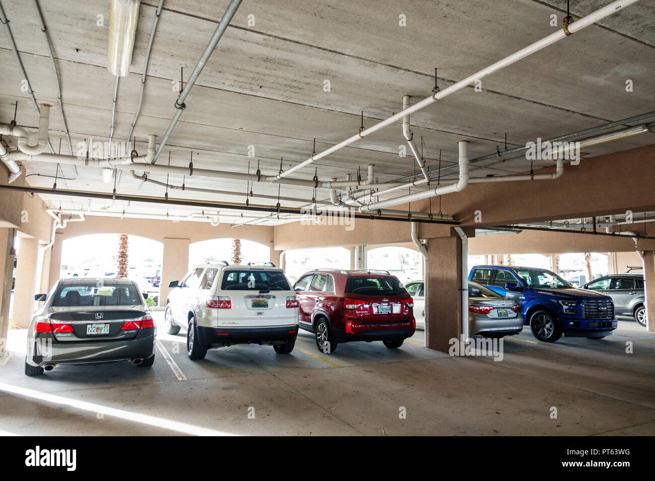 Miami Florida,parking garage,ramp,circle,structure,utilitarian