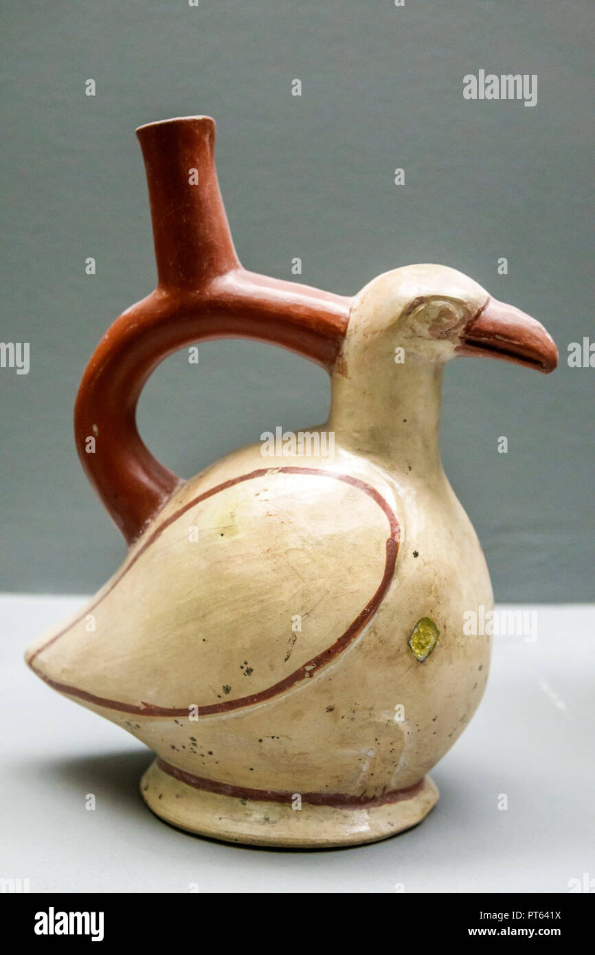 Lakeland Florida,Polk Museum of Art,interior inside,stirrup jar bid shape Moche Peru ceramic blackware,FL180731208 Stock Photo