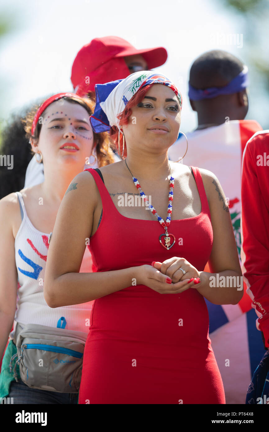 Washington D C Usa September 29 2018 The Fiesta Dc Parade Woman From The Dominican Republic Wearing The Dominican Flag On Her Head Stock Photo Alamy