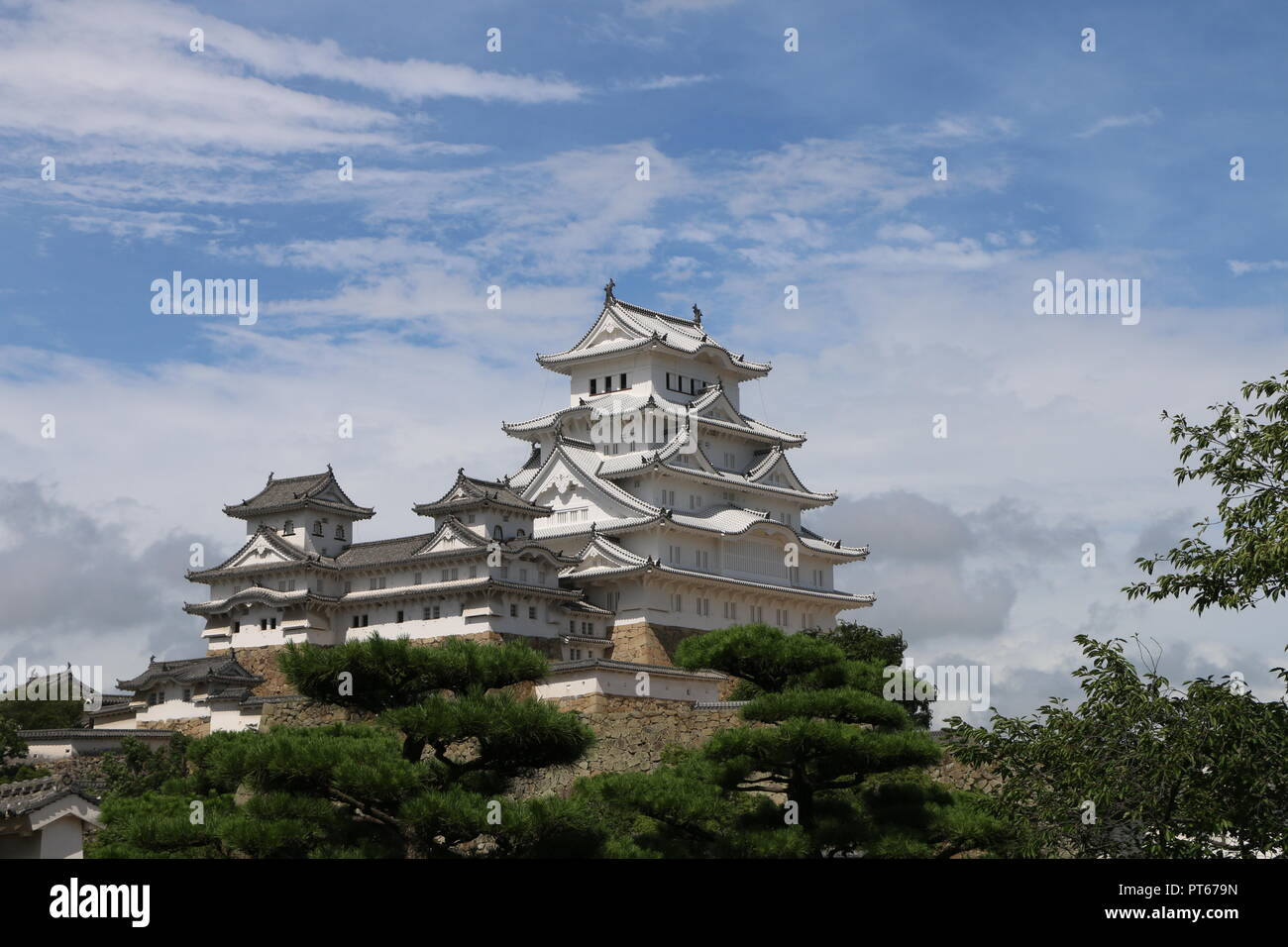 Beautiful world heritage himeji castle hi-res stock photography and ...