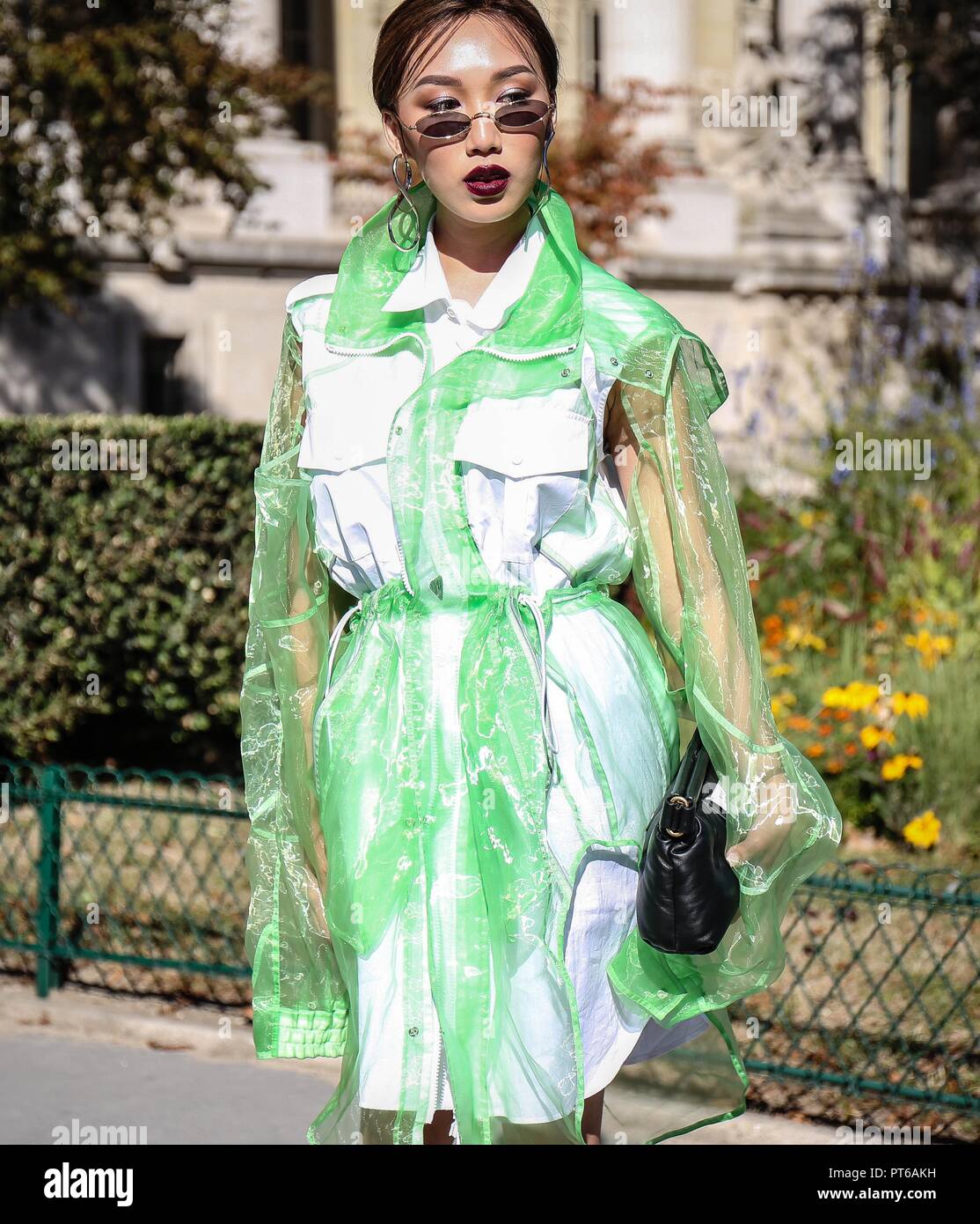 PARIS, France- September 26 2018:Women on the street during the Paris Fashion Week. Stock Photo