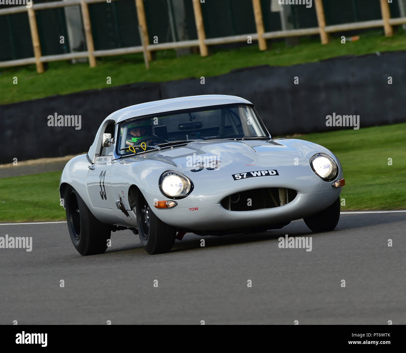 Jon Minshaw, Phil Keen, Jaguar E-Type semi-lightweight, Royal Automobile Club TT Celebration, Closed cockpit GT cars, 1960 to 1964, Goodwood Revival 2 Stock Photo