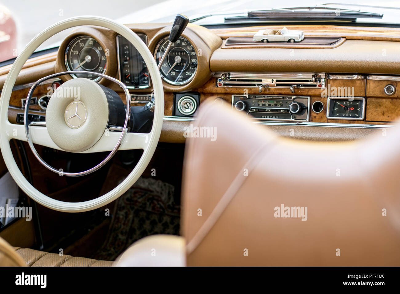 The Interior Of The Mercedes Oldtimer In A Beige And White Color