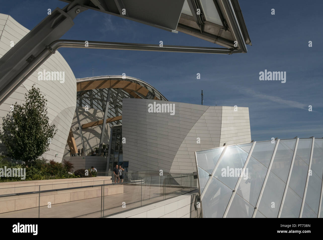 This sensational Frank Gehry building in the Bois de Boulogne