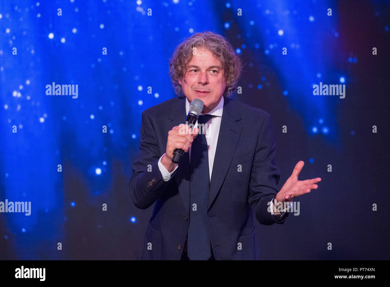 Emirates, Gala Dinner Launch for the new service between Edinburgh and Dubai, Waldorf Astoria Edinburgh, The Caledonian.  Comedian Alan Davies has the Stock Photo