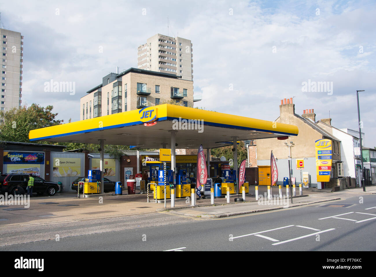 Jet petrol station hires stock photography and images Alamy