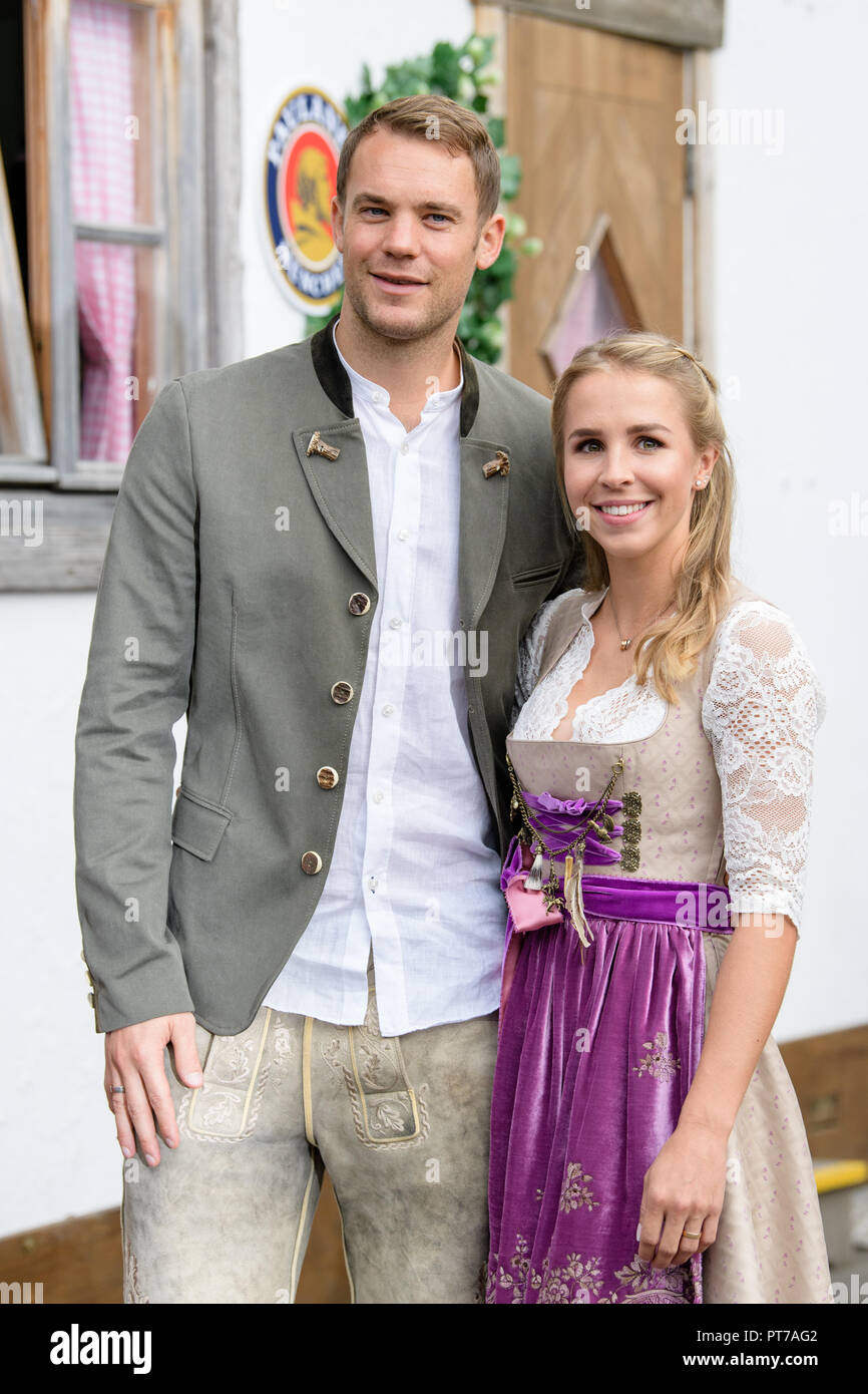 Munich, Bavaria. 07th Oct, 2018. Manuel Neuer and his wife Nina Weiss come to the beetle tent at the Oktoberfest on the Theresienwiese. Players, coaches and managers of the Bundesliga soccer team FC Bayern traditionally visit the Käfer tent together once during the Oktoberfest. Credit: Matthias Balk/dpa/Alamy Live News Stock Photo