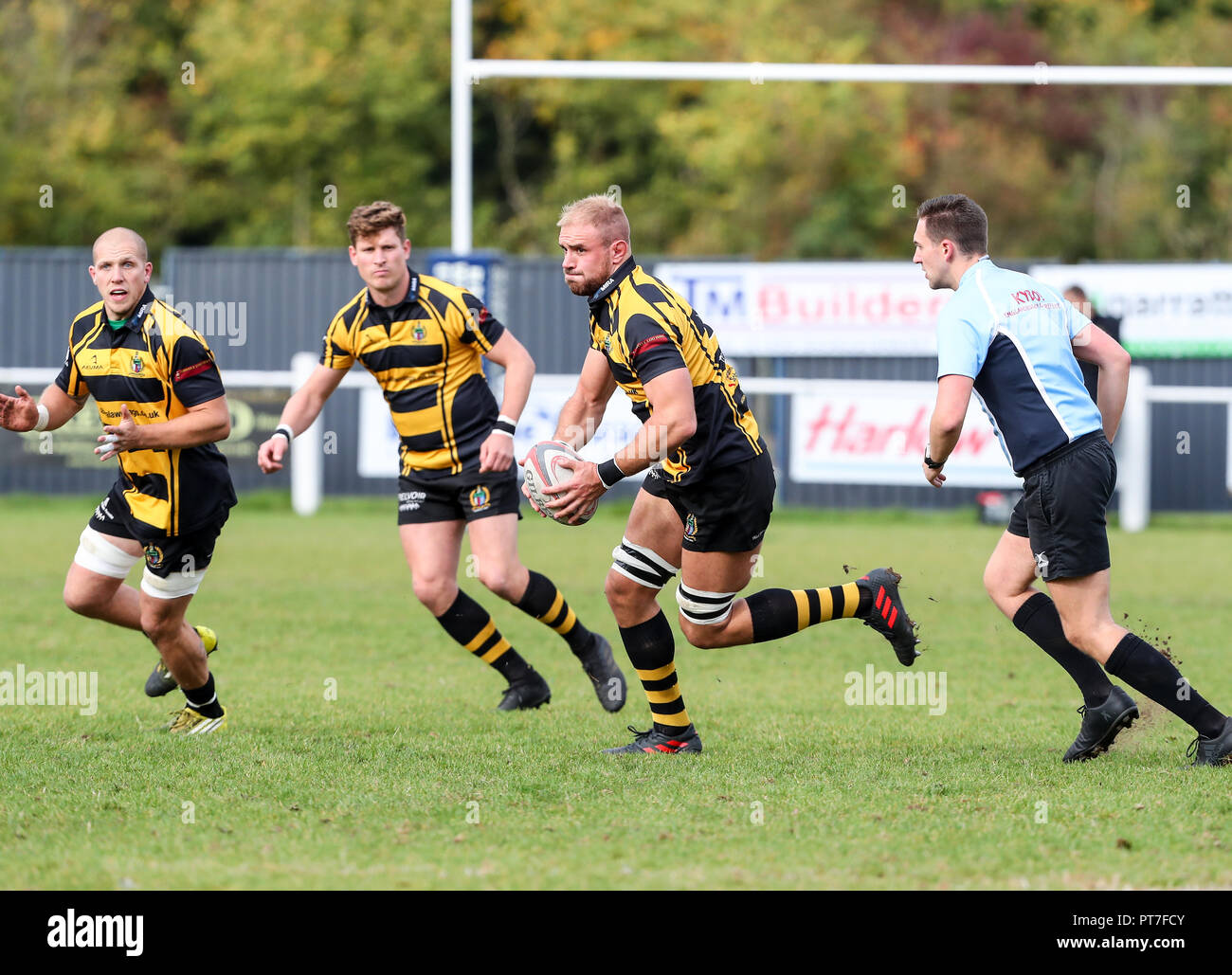 Leicester, England. Rugby Union, Hinckley rfc v South Leicester rfc.   Hinckley captain Alex Salt on the charge  during the RFU National League 2 North (NL2N) game played at the Leicester  Road Stadium.  © Phil Hutchinson / Alamy Live News Stock Photo