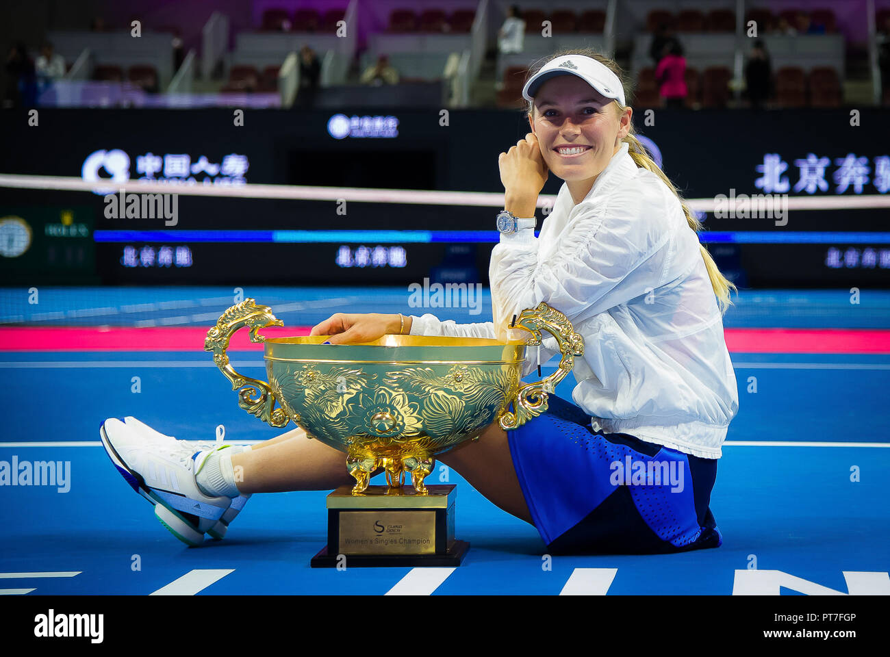 Beijing, China. 7th Oct 2018. Caroline Wozniacki of Denmark poses with the  winners trophy after winning the final of the 2018 China Open WTA Premier  Mandatory tennis tournament Credit: AFP7/ZUMA Wire/Alamy Live