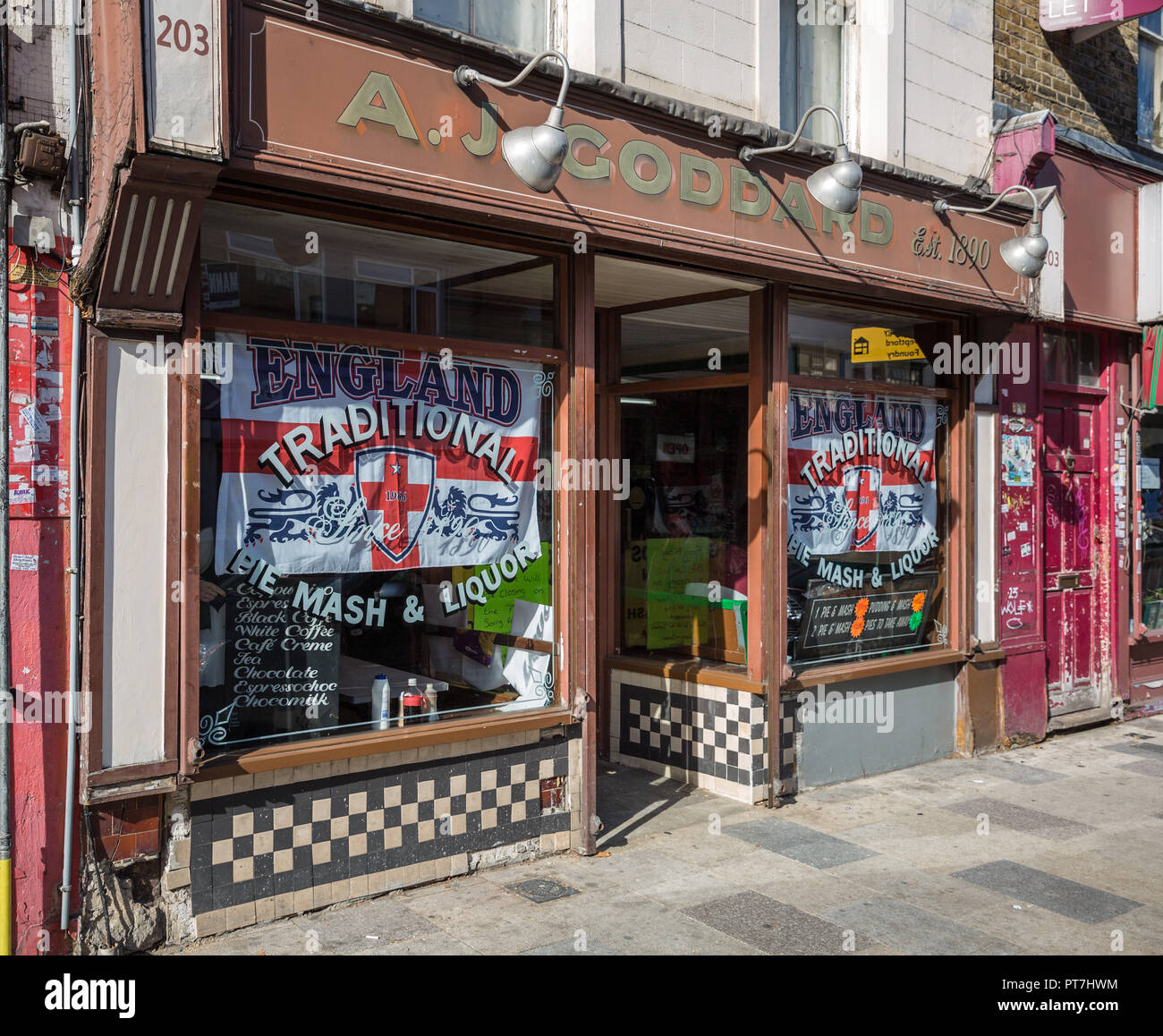 London, UK. 7th October 2018. Final trading day of A.J. Goddard traditional Pie & Mash café in Deptford. Credit: Guy Corbishley/Alamy Live News Stock Photo