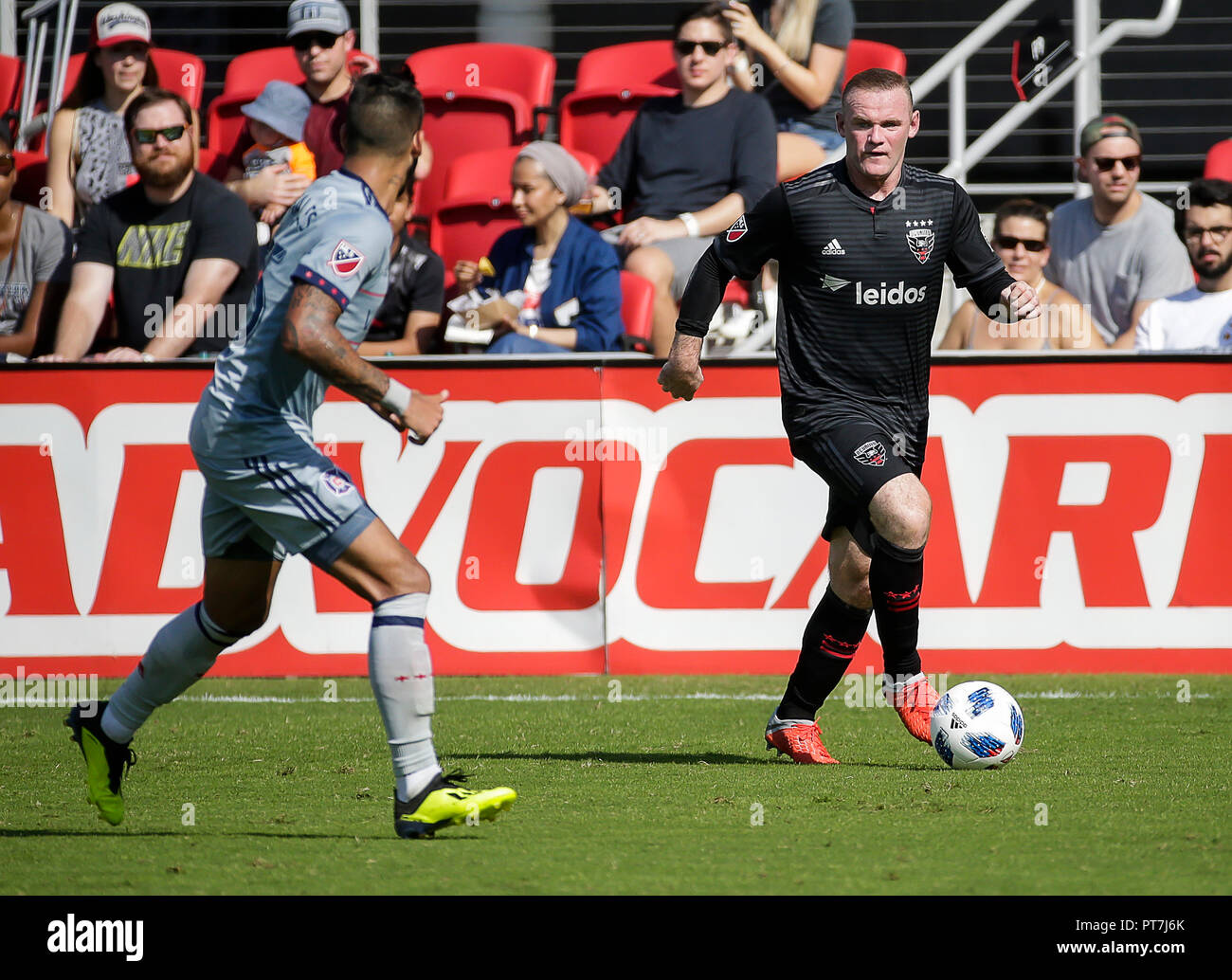 Washington DC, USA. 7th Oct, 2018. D.C. United Forward/Midfielder #9 Wayne Rooney looks to pass the ball during an MLS soccer match between the D.C. United and the Chicago Fire at Audi Field in Washington DC. Justin Cooper/CSM/Alamy Live News Stock Photo