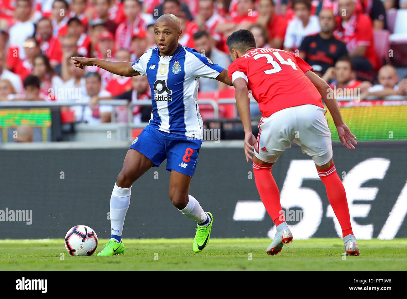 Lisbon, Portugal, Portugal. 7th Oct, 2018. Yacine Brahimi of FC Porto seen in action during the League NOS 2018/19 football match between SL Benfica vs FC Porto. Credit: David Martins/SOPA Images/ZUMA Wire/Alamy Live News Stock Photo