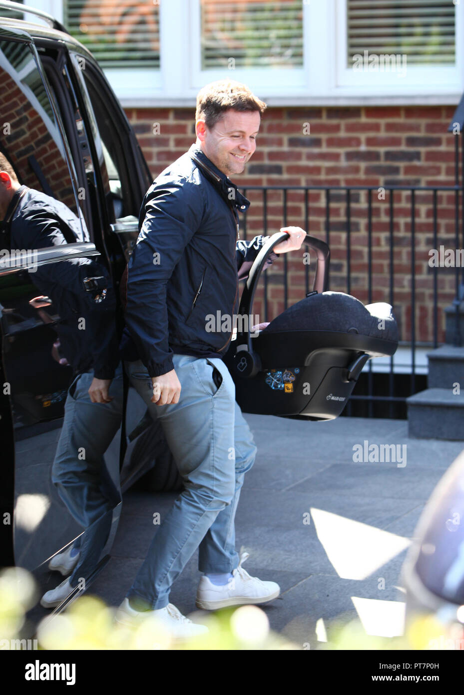 Declan Donnelly and his wife Ali Astall arrive home with their new baby ...
