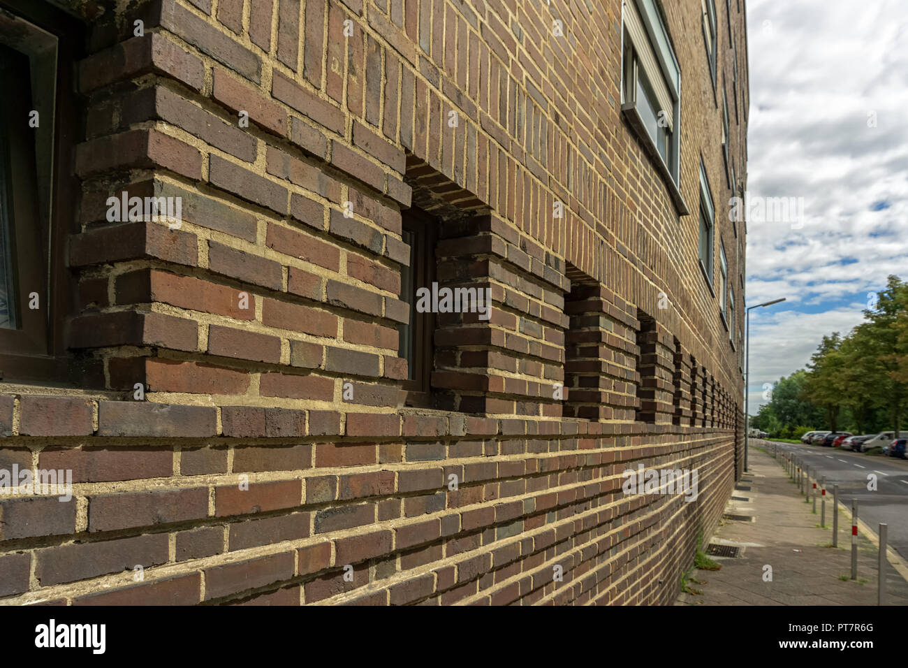 Brick wall below windows hi-res stock photography and images - Alamy