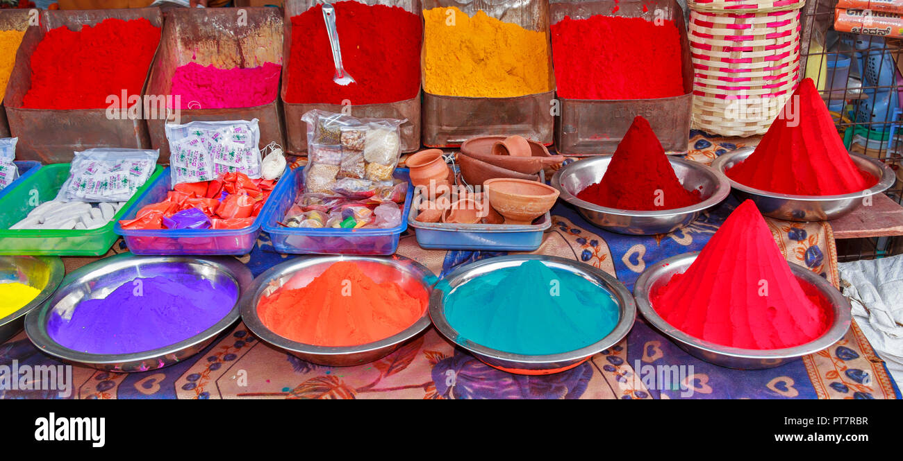 SELECTION OF BRIGHTLY COLOURED POWDERS FOR SALE ON A STALL IN INDIA Stock Photo