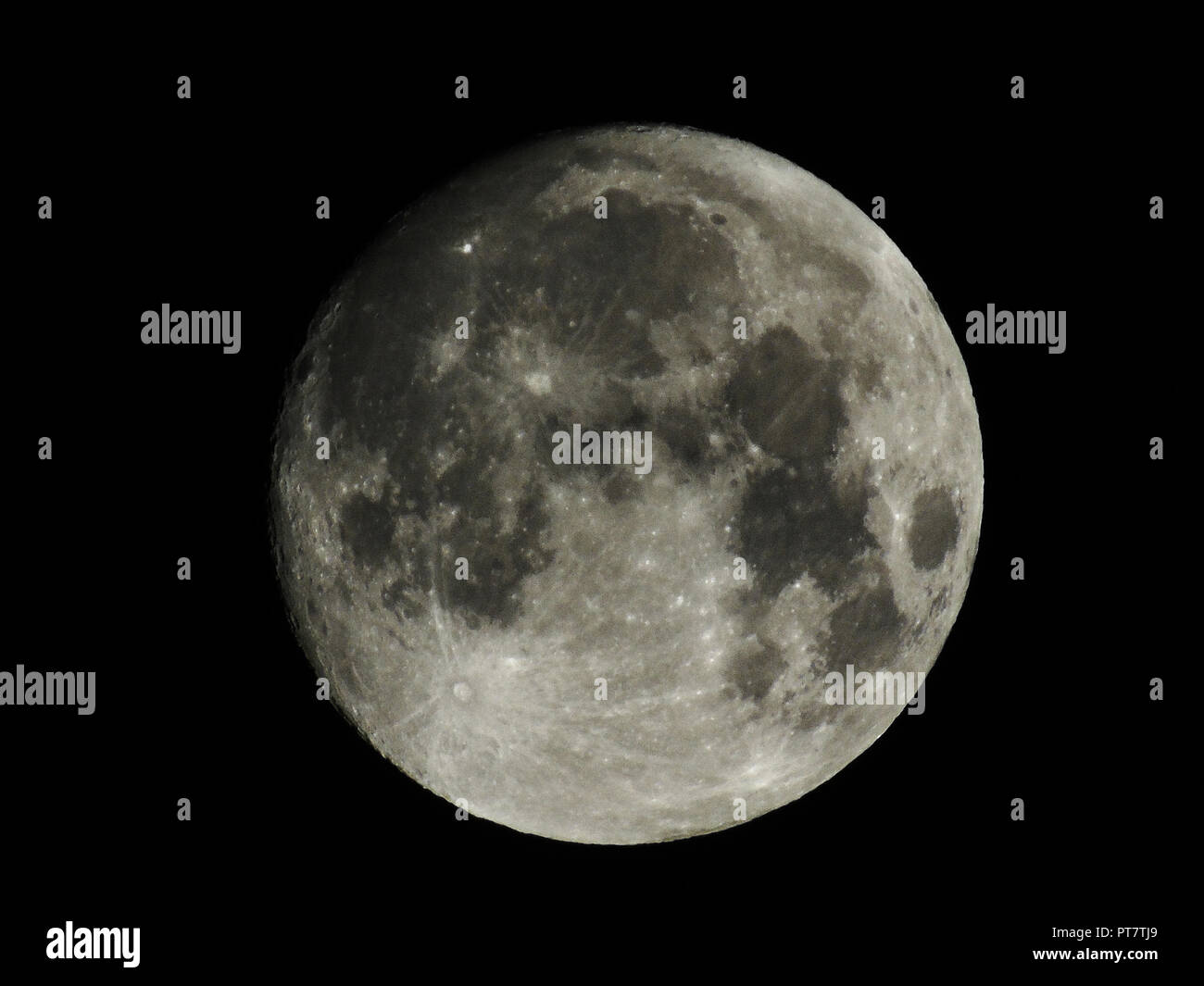 Full moon in the night sky Stock Photo - Alamy