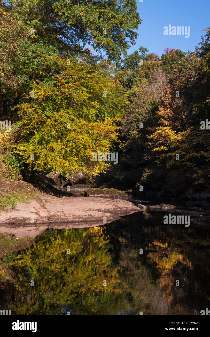 Autumn colours on the River Ericht, Blairgowrie, Perthshire, Scotland. Stock Photo