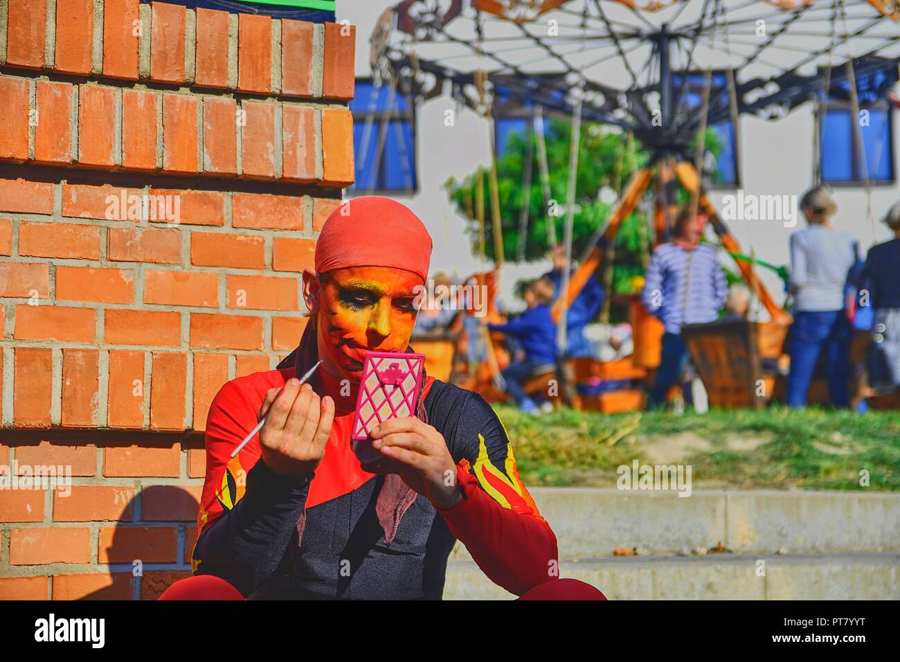Street mime performers face paint hi-res stock photography and images -  Alamy