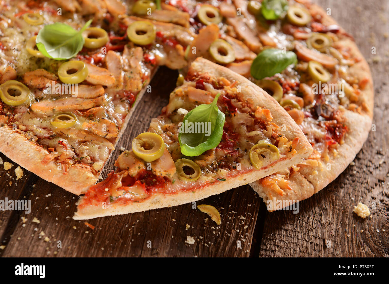 Homemade pizza with green olives, chicken and pepper Stock Photo Alamy
