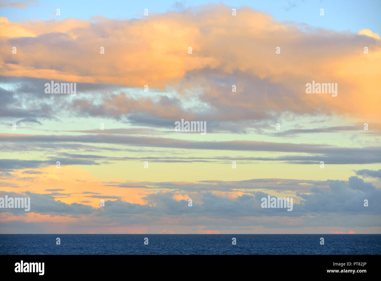Cloudy sky over ocean sunset hi-res stock photography and images - Alamy