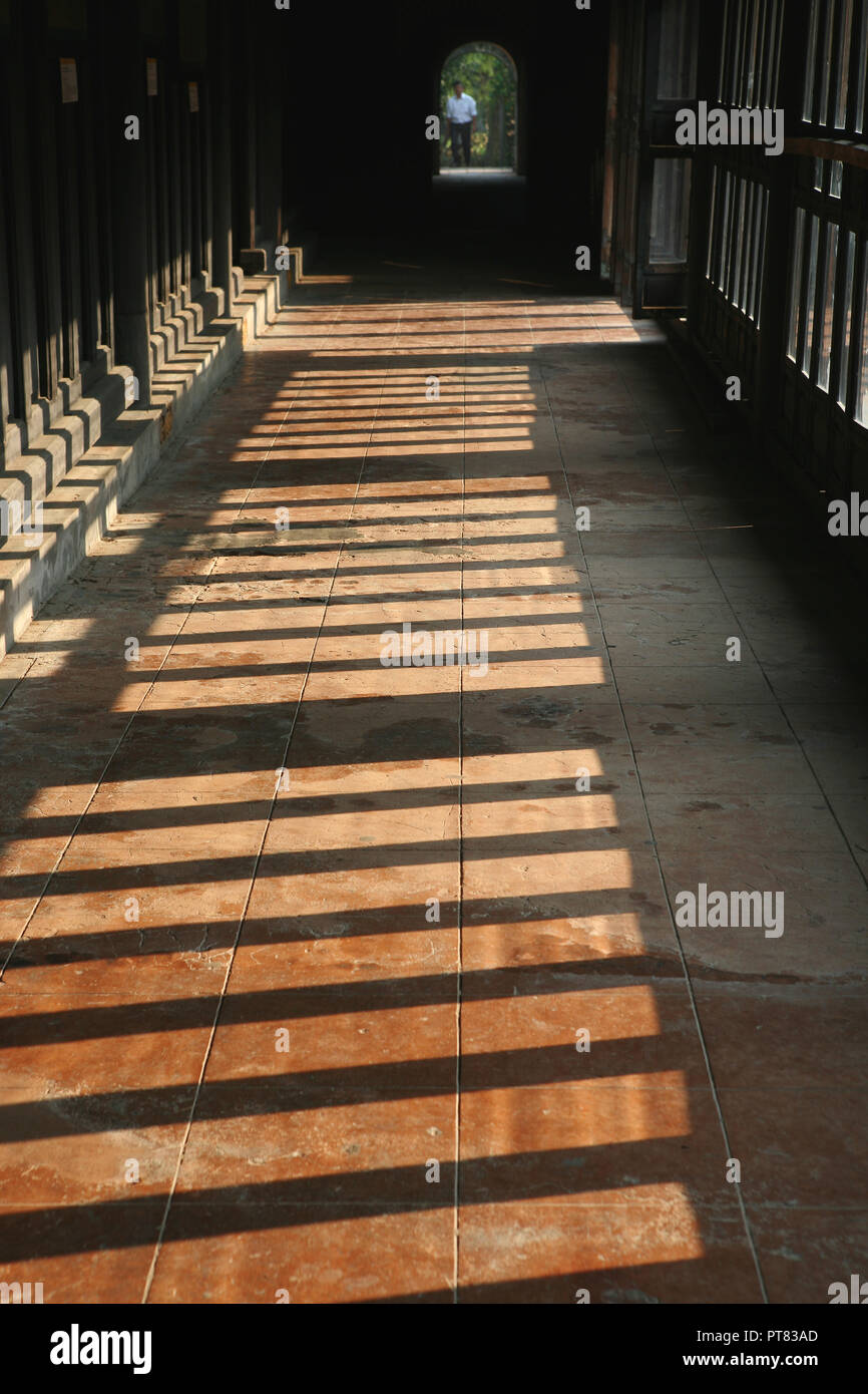 Corridor at rear of Hoa Khiem palace, Tu Duc mausoleum, Hue, Viet Nam Stock Photo