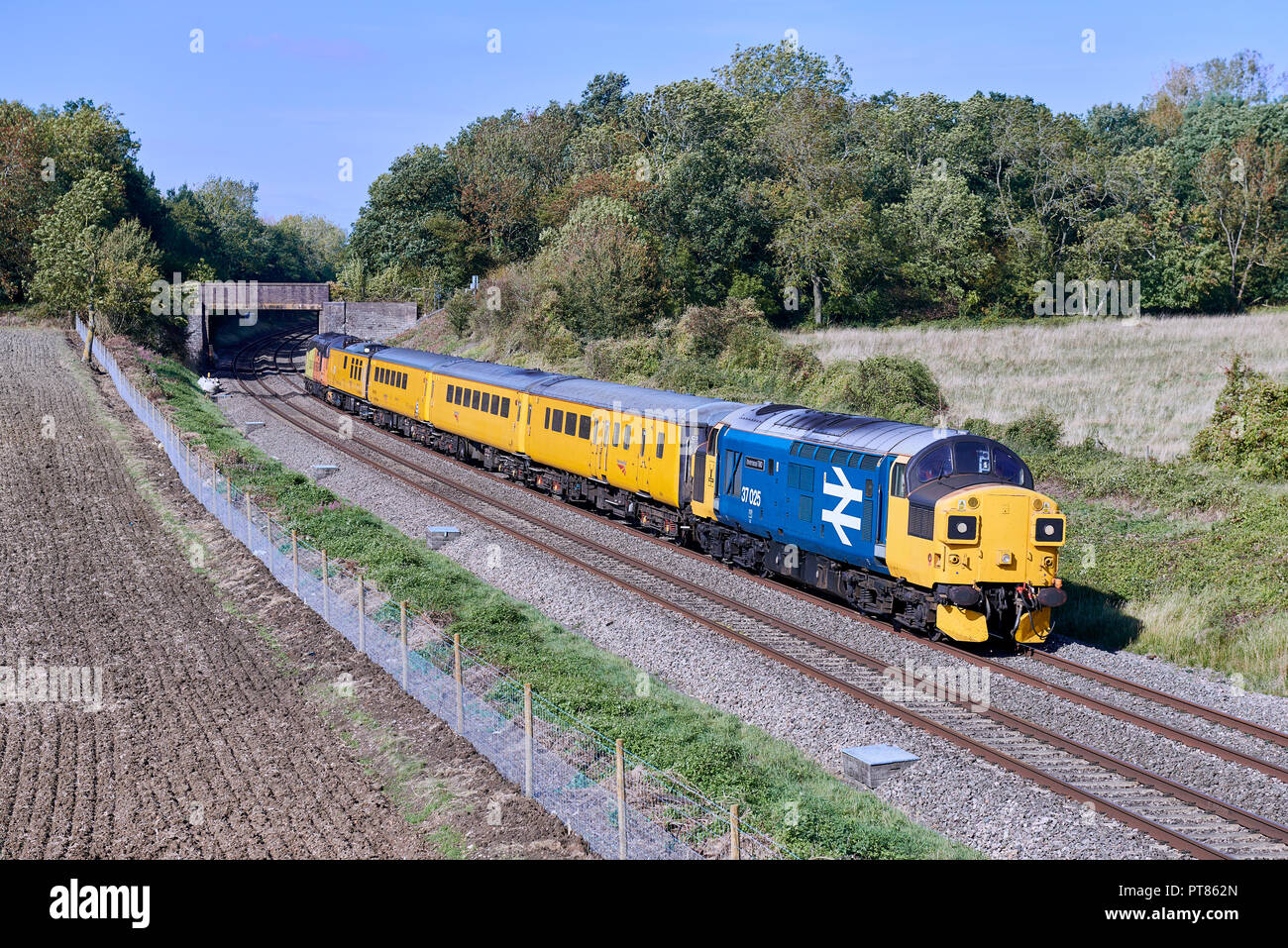 37025 heads through Croome with 1Q18 Burton on Trent Wetmore to Landore TMD test train. 25th September 2018. Stock Photo