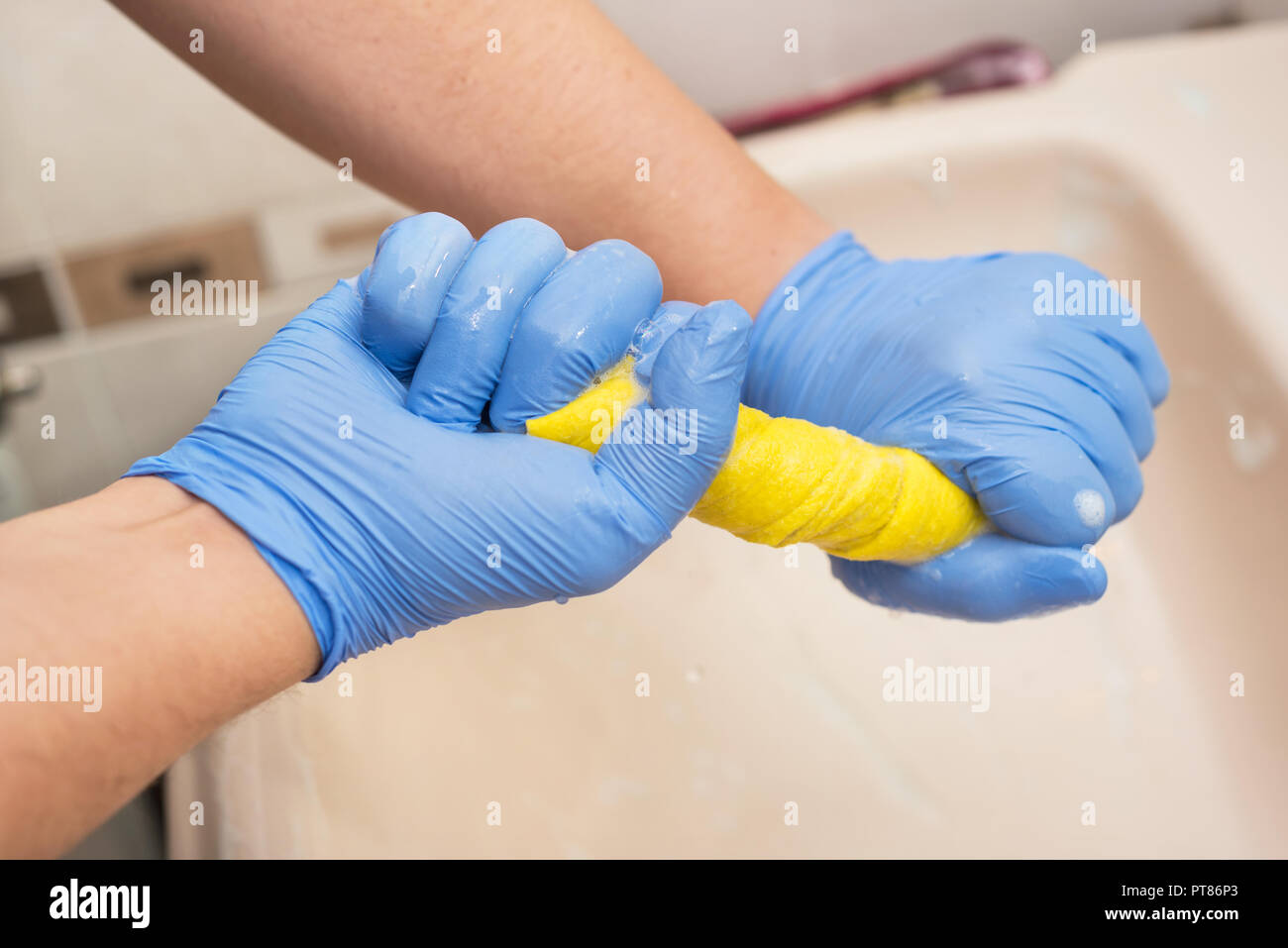 Sponge cloth hires stock photography and images Alamy