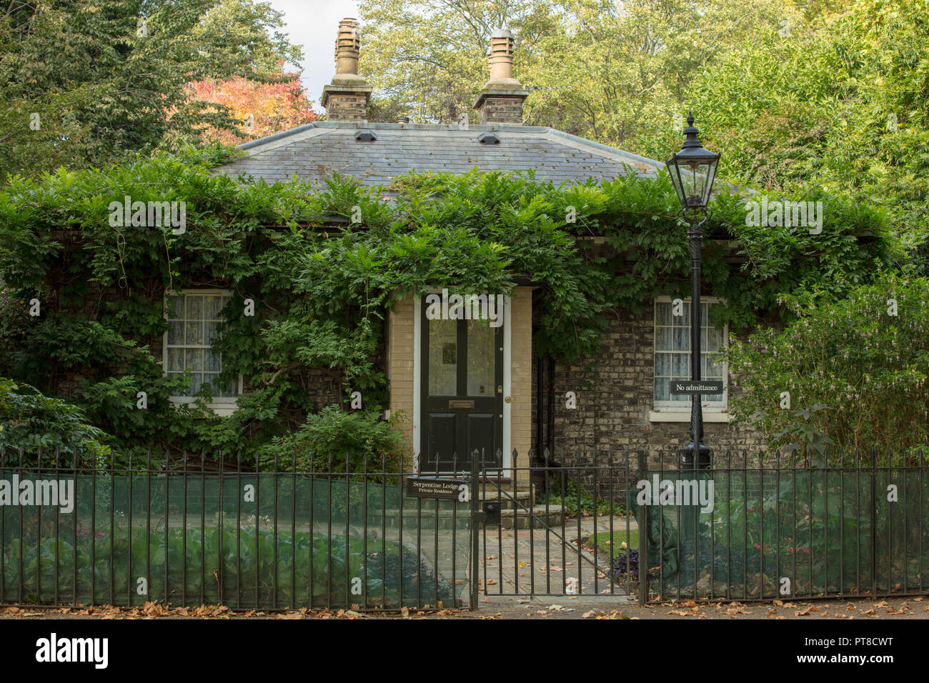 Hyde Park, London, GB. Small brick built lodge near the Serpetine Lake