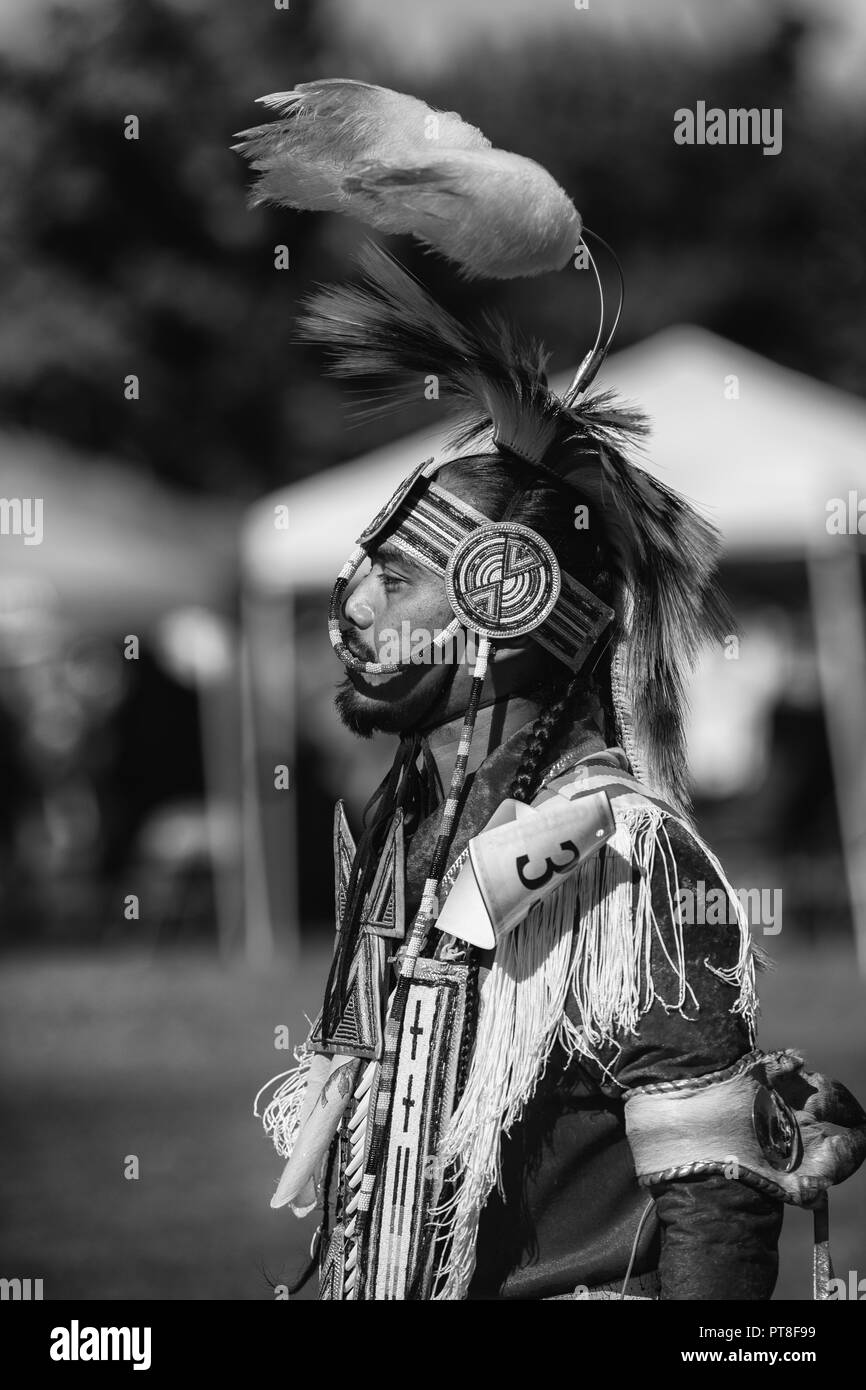 Native american traditional ceremony and child Black and White Stock ...