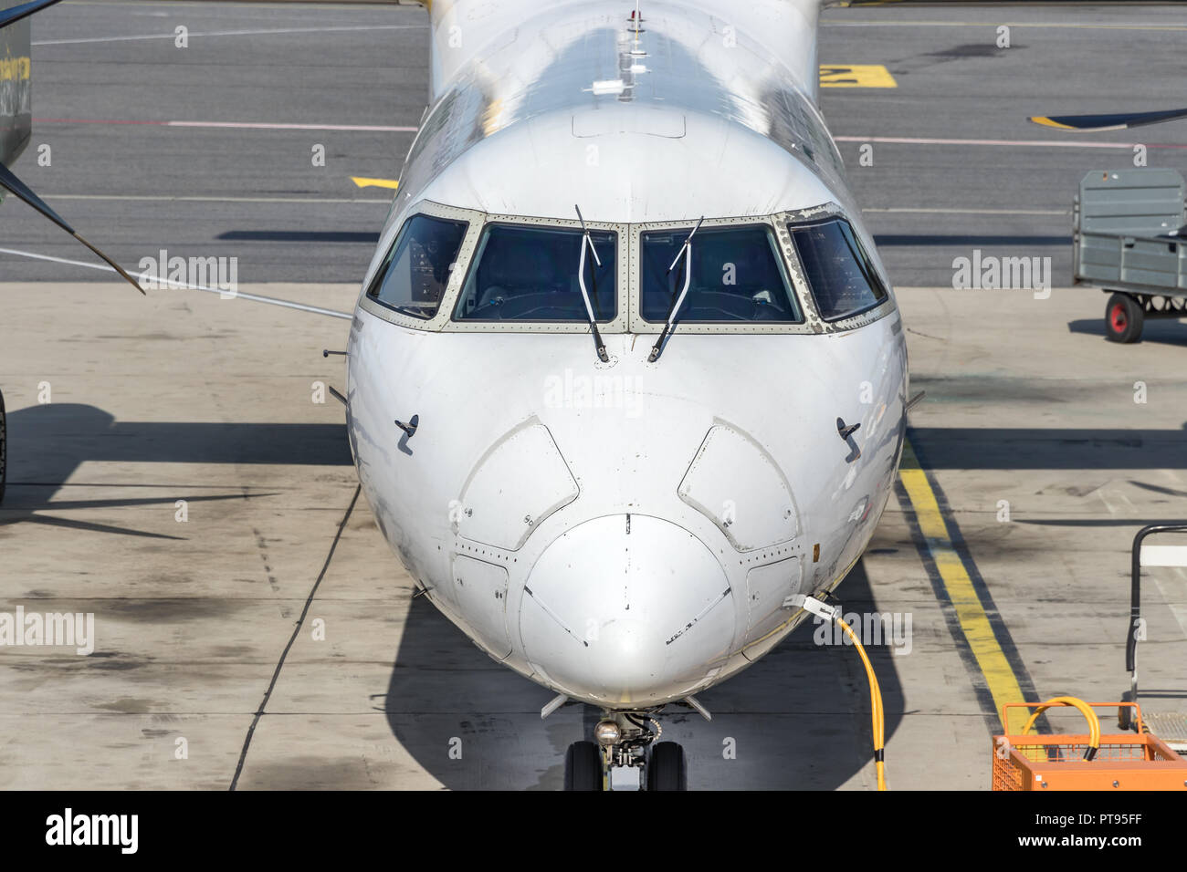 Twin turboprop hi-res stock photography and images - Alamy