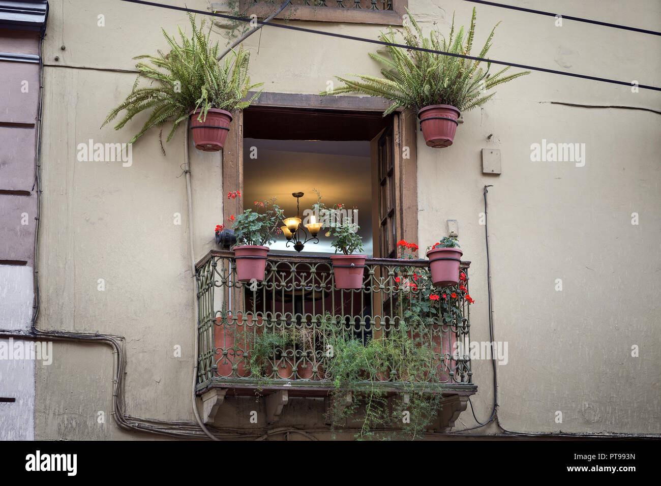 Balcony with geraniums ACUNESCO World heritage  Centre Quito Ecuador Stock Photo